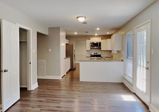 Building Photo - 673 Mantissa Dr