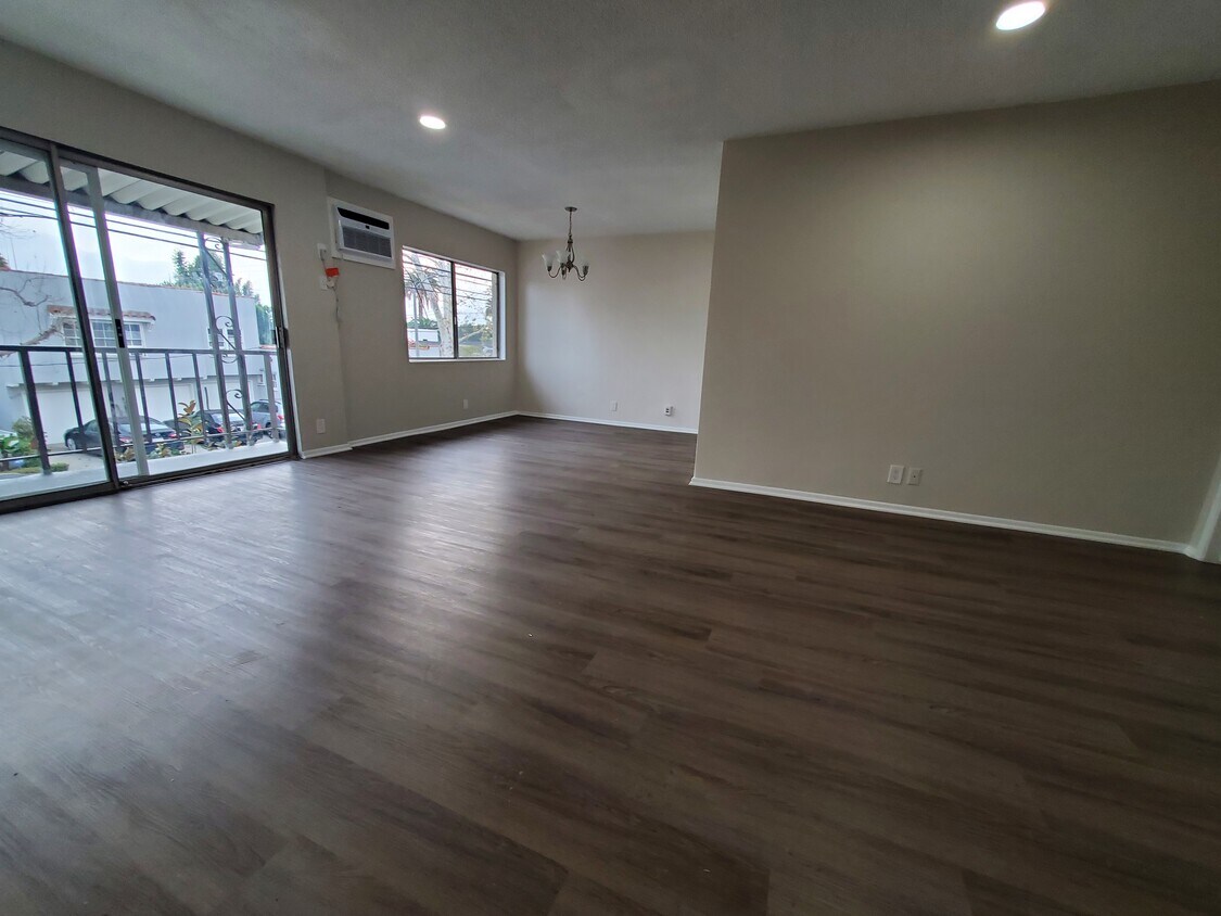 Foto principal - 8005 Waring Ave