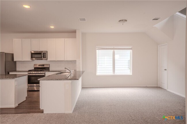 Foto del edificio - 141 Everglades Dr