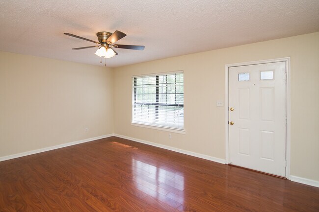 Building Photo - 1601 Carolwood Ct