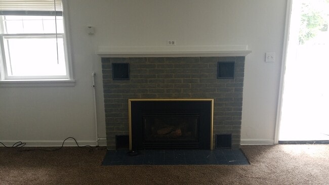 Building Photo - 323 5th St