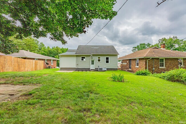 Building Photo - 3025 W Franklin St