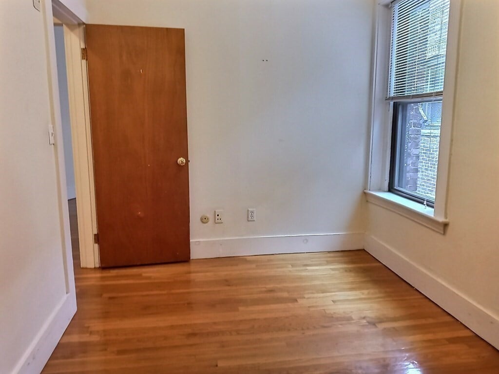 Building Photo - 1396 Beacon St