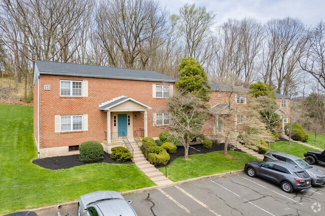 Building Photo - Pine Crest Apartments