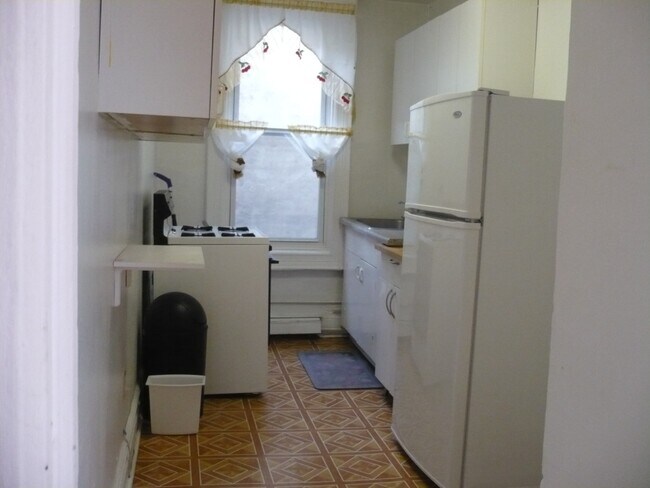 Kitchen - 5611 Catalpa Ave