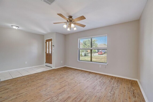 Building Photo - 314 Bello Dr