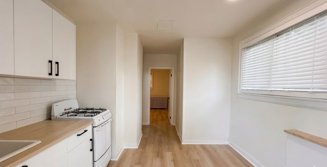 Building Photo - 131 Vine St