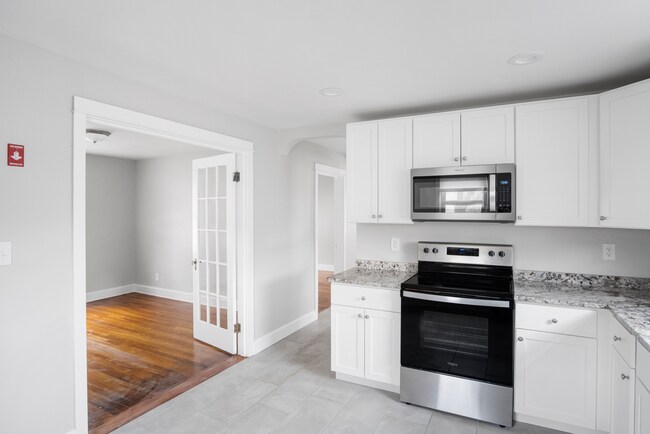 Building Photo - Beautifully Redone 3 Bed 1 Bath Single Fam...