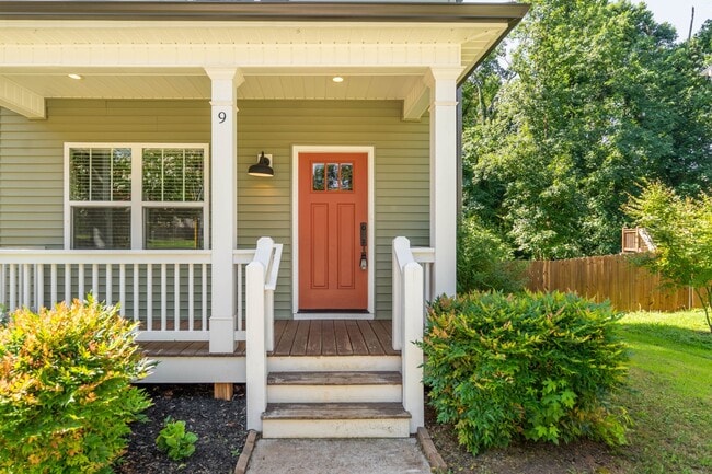 Building Photo - Beautiful home