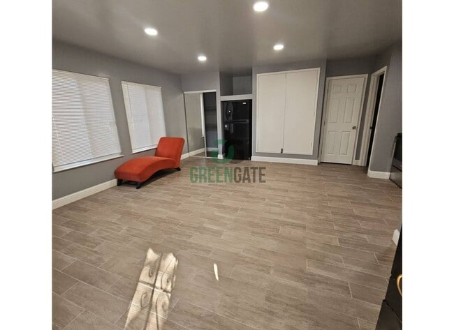 Foto del edificio - 3000 Carver Rd