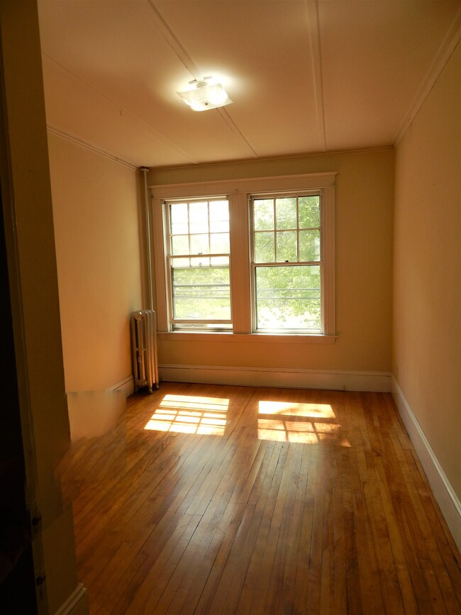 Bedroom 1 - 98 Wood St