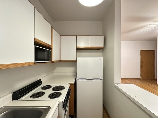 Foto del edificio - 634 W Barry Ave