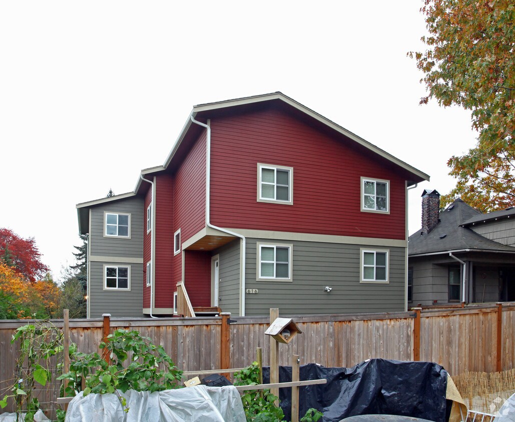 Primary Photo - 616 NE 53rd St