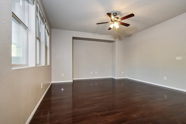 Building Photo - 324 Point Loma Ave