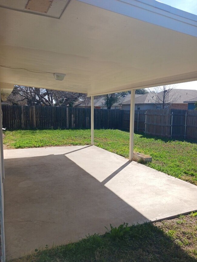 Building Photo - This stylish 3-Bedroom house could be your...