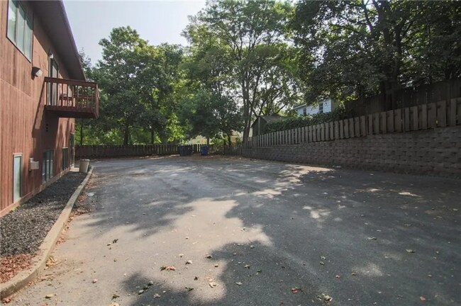 Foto del edificio - 241 Norris Dr