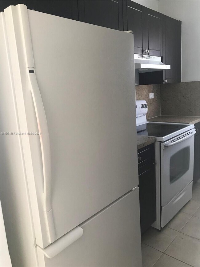 Foto del edificio - 7095 NW 179th St