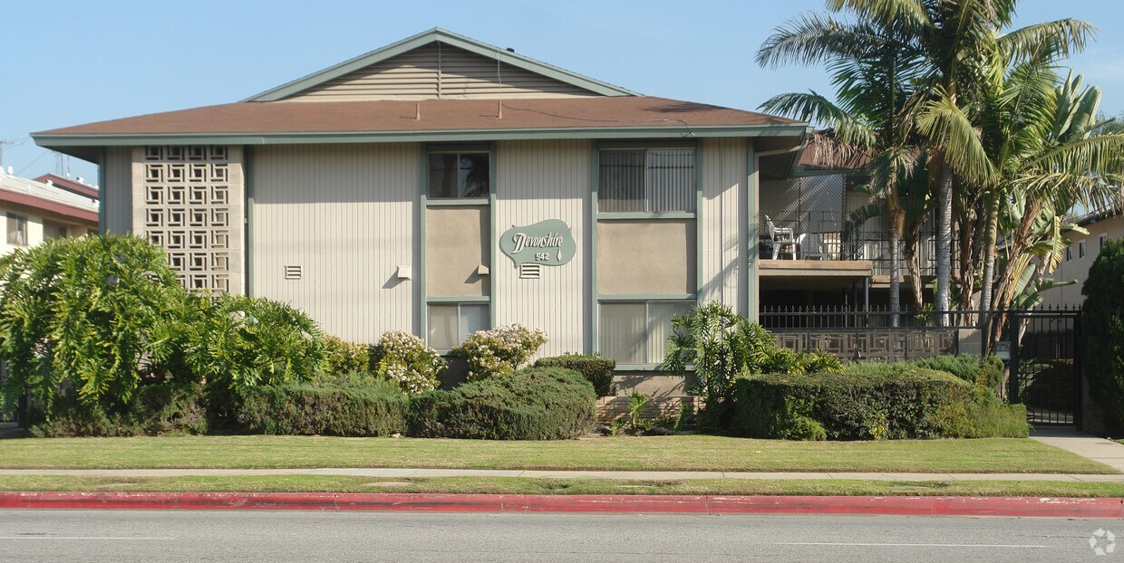Foto del edificio - 542 S Barranca Ave
