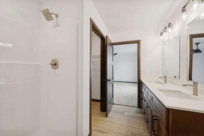 Foto del edificio - 18061 Walnut Circle