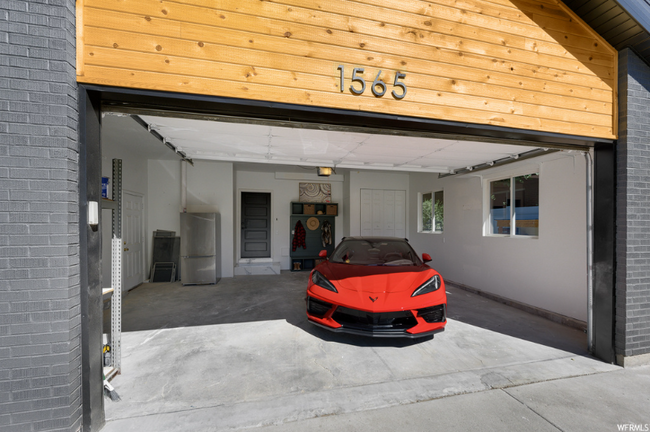 Building Photo - 1565 Evergreen Ln