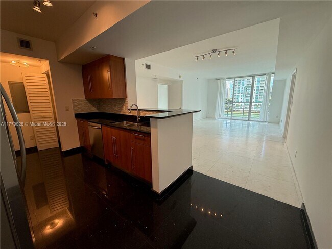 Foto del edificio - 325 S Biscayne Blvd