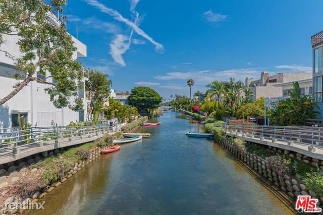 Foto del edificio - 208 S Venice Blvd