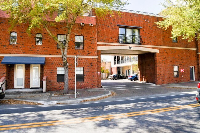 Foto del edificio - Stylish 2/1 condo in downtown Gainesville w/ parking and laundry