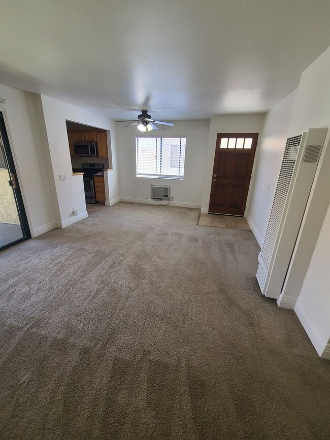 Foto del edificio - Spacious 2Bd Condo in Mira Mesa with Private Balcony & In-Unit Laundry!