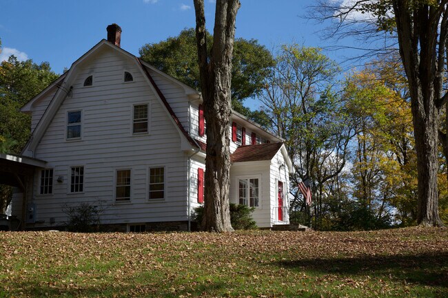 Building Photo - 171 Goldens Bridge Rd