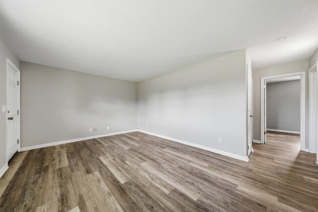 Building Photo - Lakeside Manor Apartments