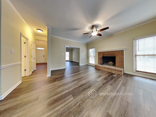 Building Photo - 10621 Northwoods Forest Dr