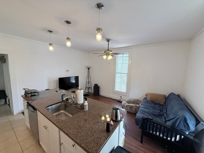 Building Photo - Updated Rare Normaltown Find