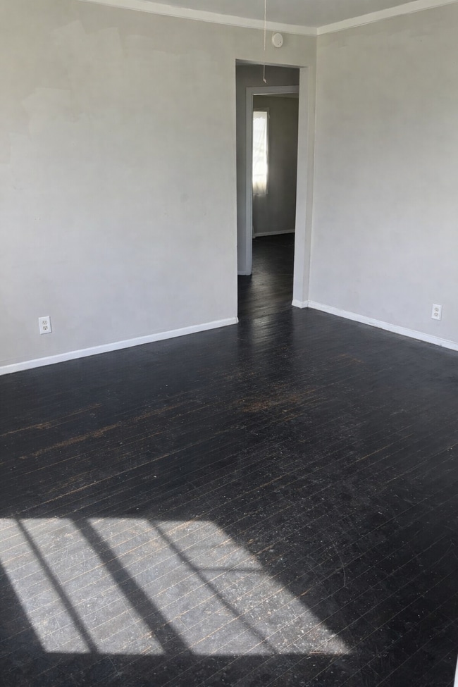 Building Photo - 906 Thomas St