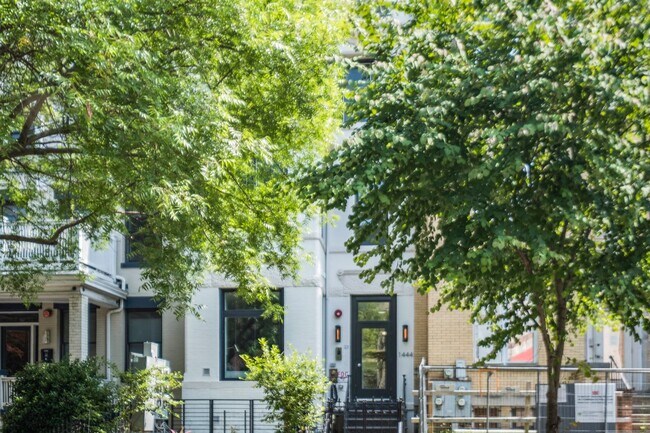 Foto del edificio - Lovely 1 BR/1.5 BA Condo in Columbia Heights!