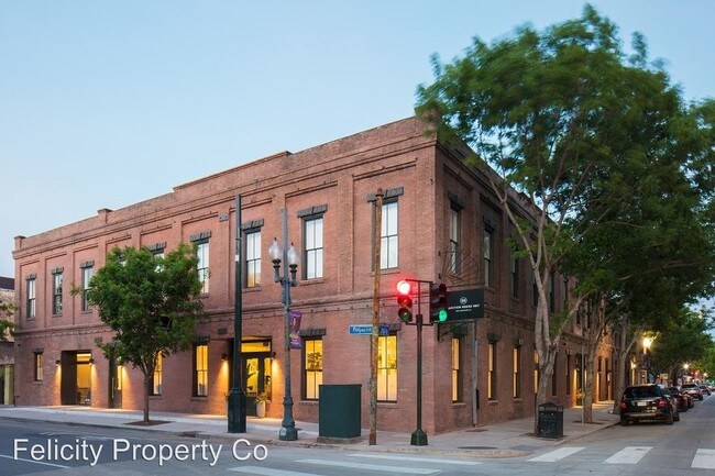Building Photo - 510 Julia St