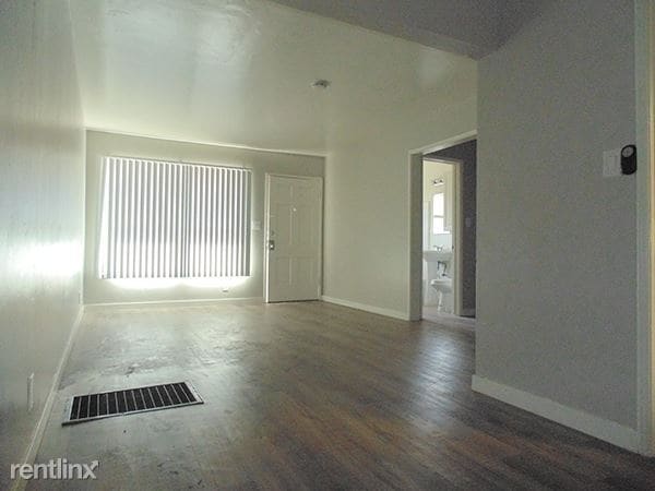 Building Photo - 2076 Magnolia Ave