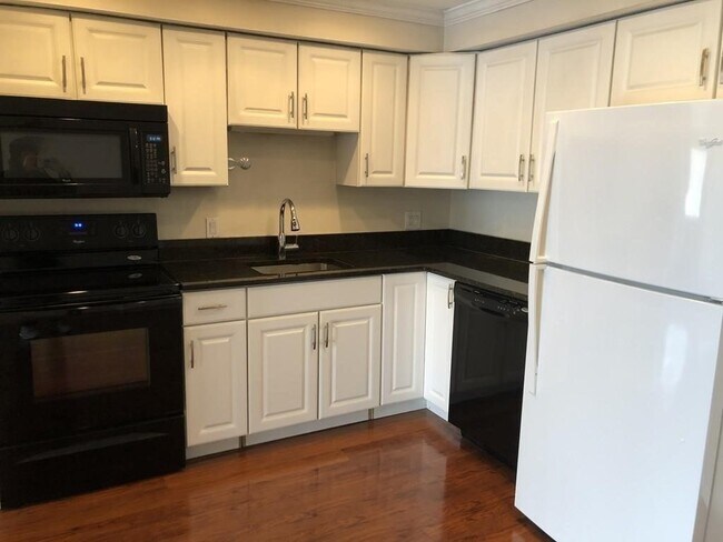 Foto del edificio - 915 Edgell Rd