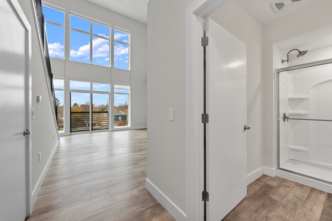 Building Photo - The Ave