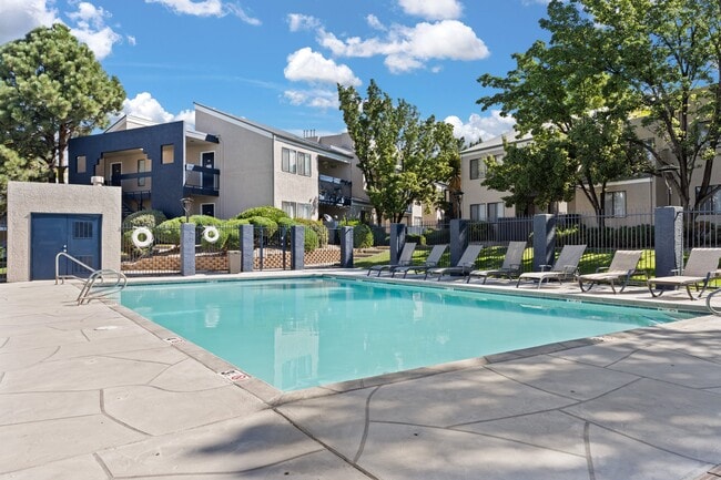 Building Photo - Vista Del Sol Apartments