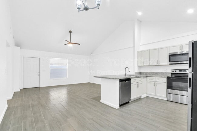 Building Photo - 13998 Folkestone Cir