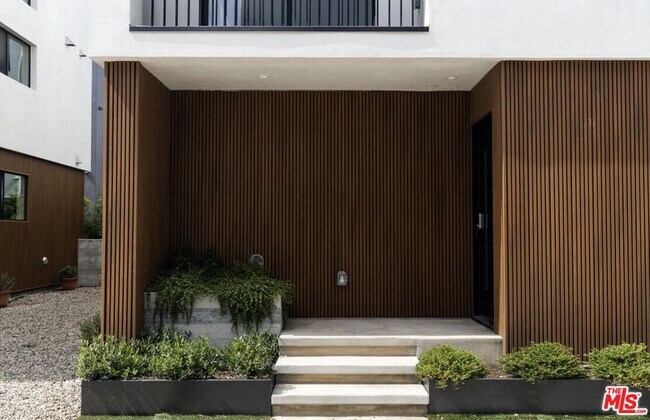 Foto del edificio - 923 N Mariposa Ave