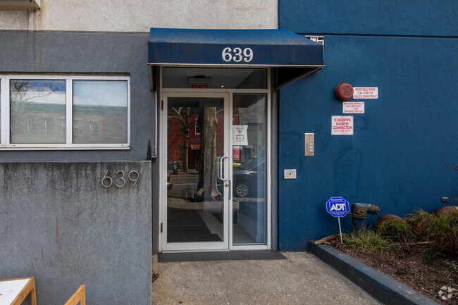 Entrance - 639 6th Ave