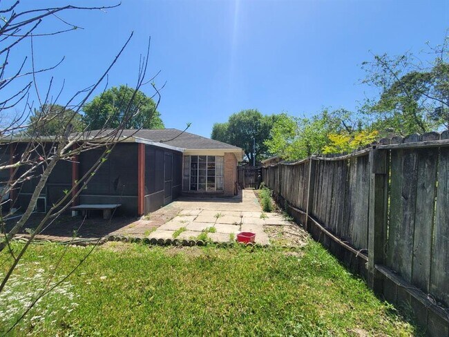 Foto del edificio - 11442 Cliffgate Dr