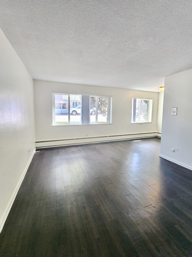 Building Photo - Dahlia Apartments