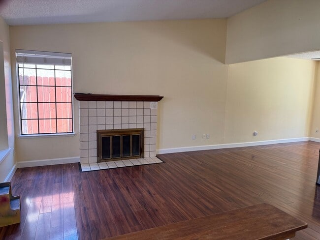 Building Photo - 2940 Candido Dr