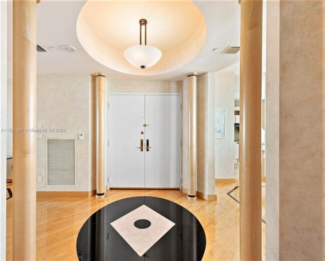 Foto del edificio - 300 South Pointe Dr
