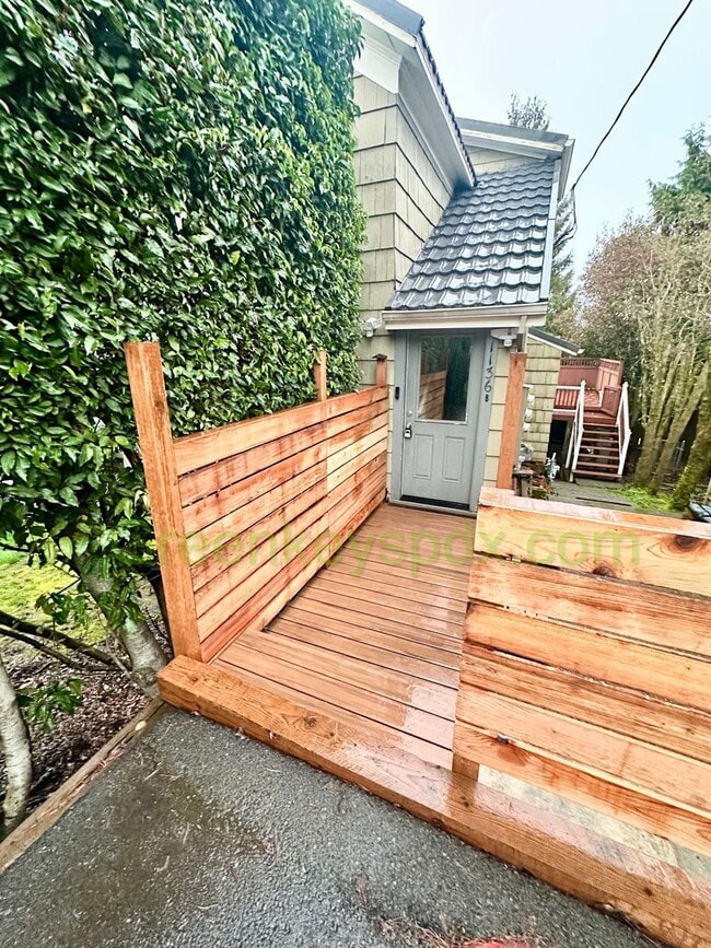 Building Photo - 1136 SW Gibbs St