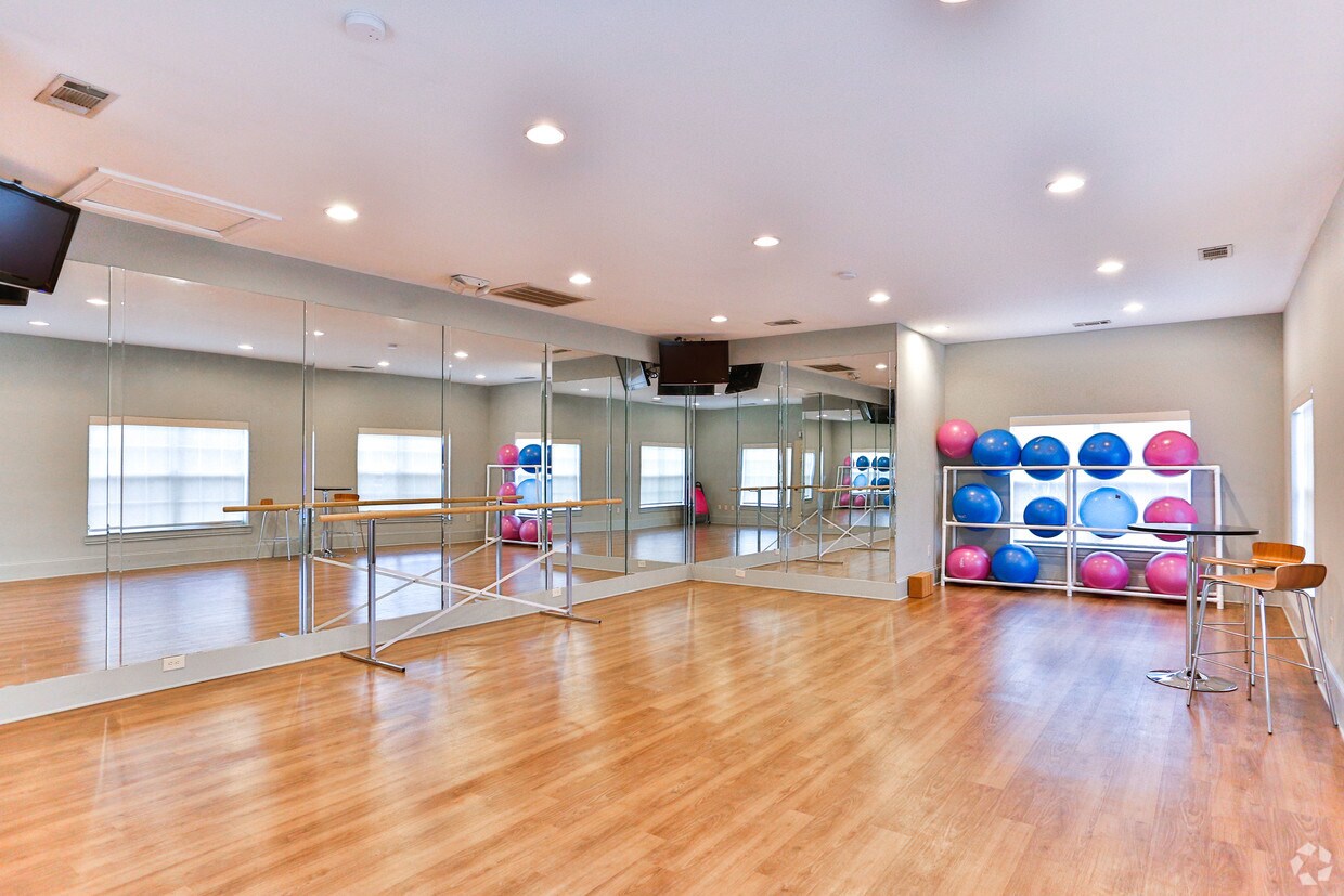 Montford at Madison Park Apartments Apartments 1420 Estates Ave