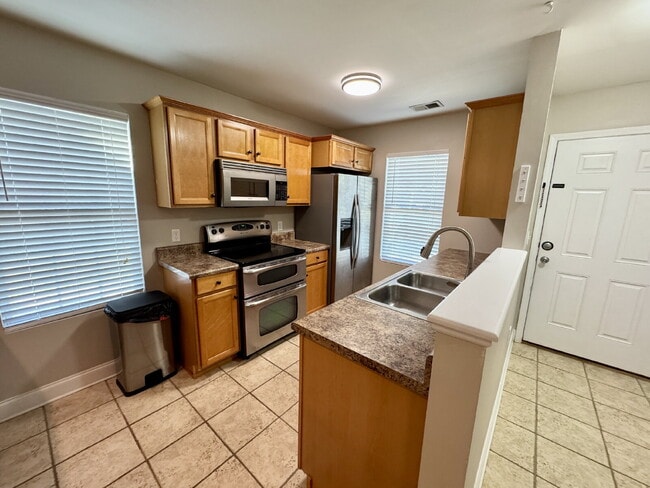 Building Photo - 2 bedroom townhome in Seneca