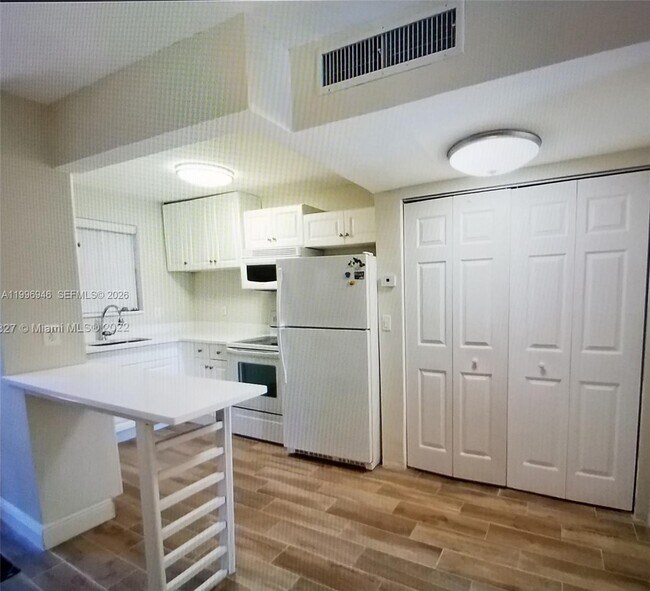 Foto del edificio - 12500 NE 5th Ave